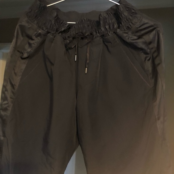 Lululemon vintage lined pants. Never been worn. Lots of cute detail - Picture 6 of 8